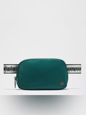 Lululemon Everywhere Belt Bag 1L Blue Green Deep Marina Stripe